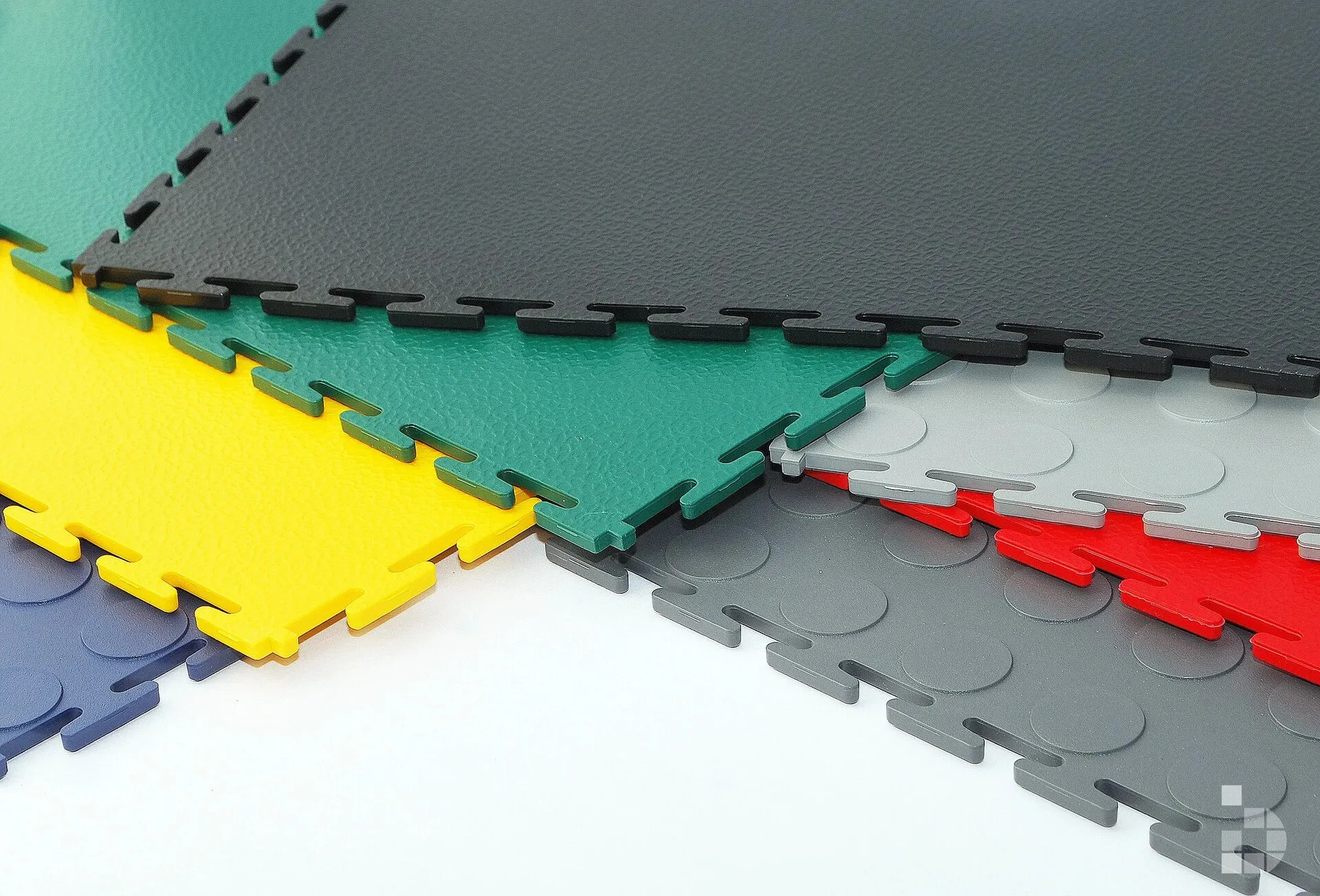 Gladde kliktegels met zichtbare klikmechanisme